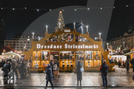 FEATURE - Weltbekannt: Der Dresdner Striezelmarkt