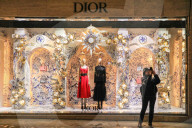 FEATURE - Weihnachtsshopping und Dekorationen in Mayfair, London