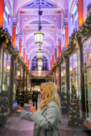 FEATURE - Weihnachtsshopping und Dekorationen in Mayfair, London