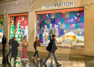 FEATURE - Weihnachtsshopping und Dekorationen in Mayfair, London