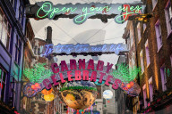 FEATURE - Weihnachtsshopping und Dekorationen in Mayfair, London
