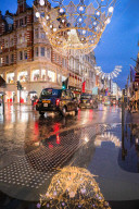 FEATURE - Weihnachtsshopping und Dekorationen in Mayfair, London