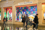 FEATURE - Weihnachtsshopping und Dekorationen in Mayfair, London