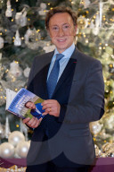 Exclusif: Stephane Bern dedicace son livre au Bon MarchÃ©