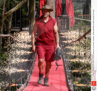 PEOPLE - Mike Tindall verlässt das Dschungelcamp und wird von Zara Phillips umarmt