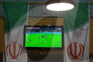 FUSSBALL-WM Katar - Fans in Teheran sehen das Spiel Iran gegen USA