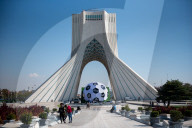 FUSSBALL-WM Katar - Pokal-Skulptur der FIFA Fussball-Weltmeisterschaft 2022 in Teheran