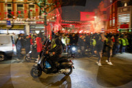 FUSSBALL-WM Katar - Marokkanische Fussballfans feiern den Einzug ins Achtelfinal