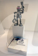 FEATURE - Roboterkunst - Philip Colbert Ausstellung im Londoner Auktionshaus Phillips
