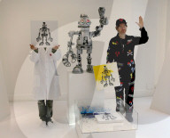 FEATURE - Roboterkunst - Philip Colbert Ausstellung im Londoner Auktionshaus Phillips