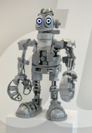 FEATURE - Roboterkunst - Philip Colbert Ausstellung im Londoner Auktionshaus Phillips