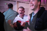FUSSBALL-WM Katar - England-Fans feiern den Sieg von England gegen Senegal