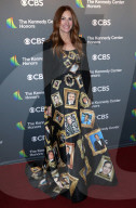 PEOPLE - Julia Roberts trägt Moschino an den Kennedy-Awards