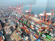 NEWS - Containerterminal im Hafen von Lianyungang in der ostchinesischen Provinz Jiangsu
