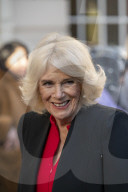 ROYALS - Königin Camilla lädt Kinder ein den Weihnachtsbaum zu schmücken