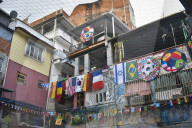 FEATURE - Jugendliche spielen Fussball in einer Favela in Rio de Janeiro, Brasilien
