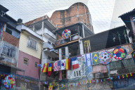 FEATURE - Jugendliche spielen Fussball in einer Favela in Rio de Janeiro, Brasilien
