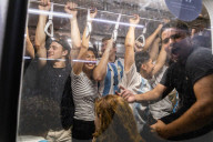 FUSSBALL-WM Katar - Buenos Aires: Fans feiern den Finaleinzug Argentiniens