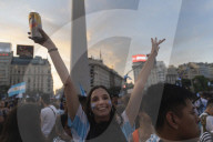 FUSSBALL-WM Katar - Buenos Aires: Fans feiern den Finaleinzug Argentiniens