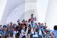 FUSSBALL-WM Katar - Buenos Aires: Fans feiern den Finaleinzug Argentiniens