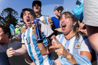 FUSSBALL-WM Katar - Buenos Aires: Fans feiern den Finaleinzug Argentiniens