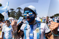 FUSSBALL-WM Katar - Buenos Aires: Fans feiern den Finaleinzug Argentiniens
