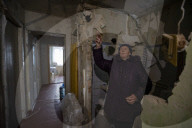 NEWS - Ukraine-Krieg: Zivilisten kaempfen in teilweise zerstörten Häusern ums Ueberleben in der Kaelte