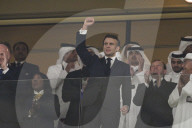 FUSSBALL-WM Katar - Emmanuel Macron fiebert mit beim Finalspiel