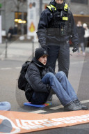 PEOPLE - Klima-Kleber der Letzten Generation protestieren in Potsdam