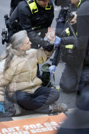 PEOPLE - Klima-Kleber der Letzten Generation protestieren in Potsdam