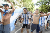 FUSSBALL-WM Katar - Fans feiern den WM-Titel  in Buenos Aires