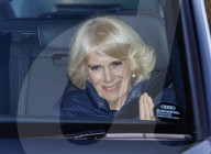 ROYALS - Camilla  trifft in Windsor zum Weihnachtsessen ein, das König Charles für die Mitglieder der königlichen Familie gibt