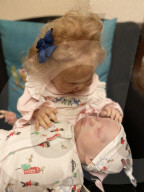 FEATURE - Karen Elliott fertigt lebensechte Babypuppen für Frauen, die Fehlgeburten erlitten haben