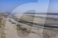 NEWS - China Wuhan: Yangtze hat Niedrigwasserstand