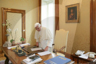 NEWS - Der damalige Papst Benedikt XVI 2005 in Castel Gandolfo