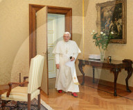 NEWS - Der damalige Papst Benedikt XVI 2005 in Castel Gandolfo