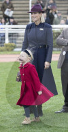 ROYALS - Zara Tindall besucht den Neujahrsrenntag auf der Cheltenham-Rennbahn