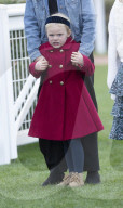 ROYALS - Zara Tindall besucht den Neujahrsrenntag auf der Cheltenham-Rennbahn