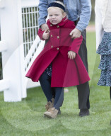 ROYALS - Zara Tindall besucht den Neujahrsrenntag auf der Cheltenham-Rennbahn