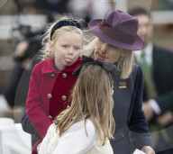 ROYALS - Zara Tindall besucht den Neujahrsrenntag auf der Cheltenham-Rennbahn