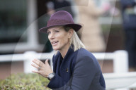 ROYALS - Zara Tindall besucht den Neujahrsrenntag auf der Cheltenham-Rennbahn