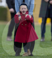 ROYALS - Zara Tindall besucht den Neujahrsrenntag auf der Cheltenham-Rennbahn