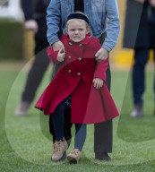 ROYALS - Zara Tindall besucht den Neujahrsrenntag auf der Cheltenham-Rennbahn