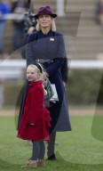 ROYALS - Zara Tindall besucht den Neujahrsrenntag auf der Cheltenham-Rennbahn