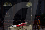 NEWS - Gläubige nehmen im Vatikan Abschied von Papst Benedikt
