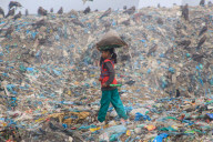NEWS - Bangladesch: Arbeiter auf Müllhalde in Sylhet