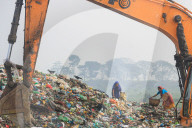 NEWS - Bangladesch: Arbeiter auf MÃ¼llhalde in Sylhet