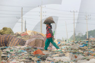 NEWS - Bangladesch: Arbeiter auf MÃ¼llhalde in Sylhet