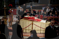 Emeritierter Papst in der Basilika Sankt Peter für die Öffentlichkeit aufgebahrt