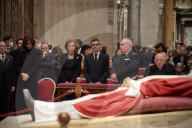 ROYALS - Abschied von Benedikt XVI: Königin Sofia am dritten Tag der Aufbahrung des früheren Papstes im Petersdom